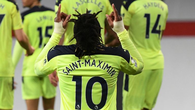Allan Saint-Maximin celebrates his equaliser against Manchester United