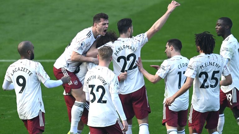 Arsenal players celebrate David Luiz's equaliser