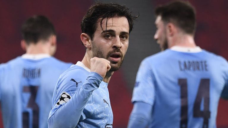 Bernardo Silva comemora após liderar o Man City contra o Borussia Mönchengladbach