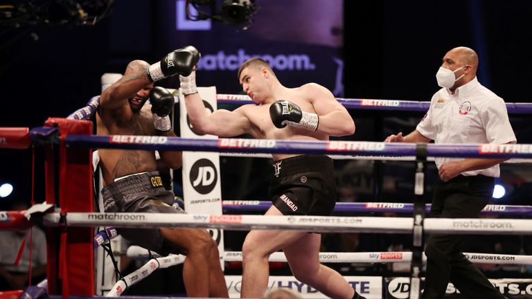 HANDOUT PICTURE COMPLIMENTS OF MATCHROOM BOXING
Johnny Fisher vs Matt Gordan, Heavyweight Contest.
20 February 2021
Picture By Mark Robinson
Matt Gordan is knocked down.