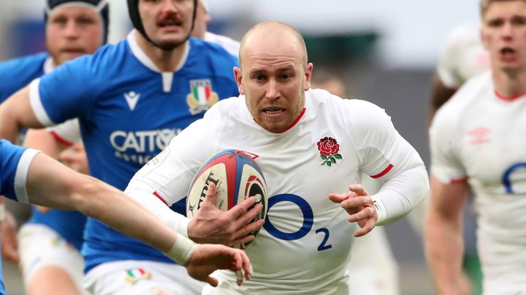 England v Italy - Guinness Six Nations - Twickenham Stadium
England's Dan Robson runs past Italy's Stephen Varney during the Guinness Six Nations match at Twickenham Stadium, London. Picture date: Saturday February 13, 2021.