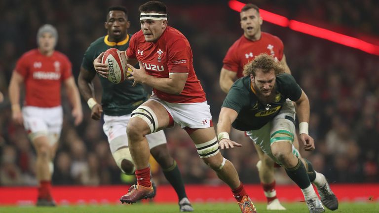 Wales Ellis Jenkins breaks during the Autumn International at The Principality Stadium, Cardiff. PRESS ASSOCIATION Photo. Picture date: Saturday November 24, 2018. See PA story RUGBYU Wales. Photo credit should read: David Davies/PA Wire. RESTRICTIONS: Use subject to restrictions. Editorial use only. No commercial use. No use in books or print sales without prior permission.