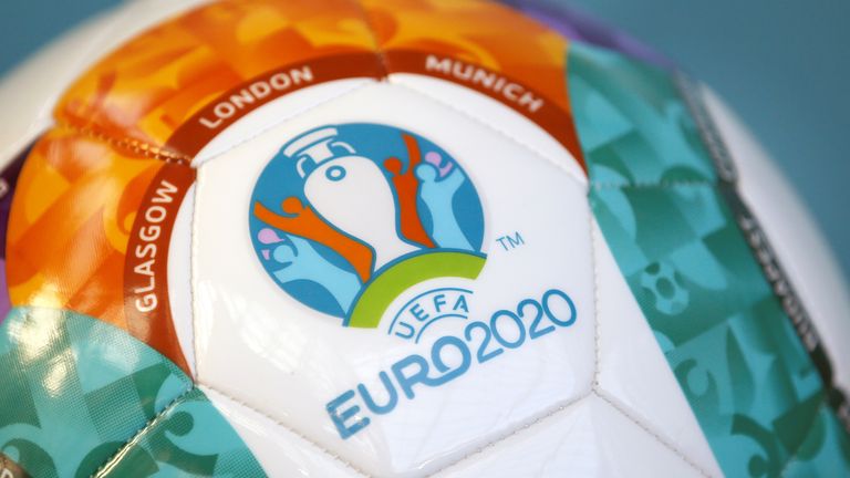 L'Euro 2020 devait être le premier tournoi international organisé à travers le continent plutôt que par une seule nation ou des hôtes conjoints