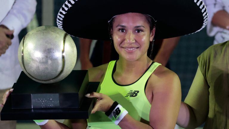 Heather Watson of Great Britain holds up her trophy after winning in her women&#39;s final match against Canada&#39;s Leylah Fernandez at the Mexican Tennis Open in Acapulco, Mexico, Saturday, Feb. 29, 2020.(AP Photo/Rebecca Blackwell)