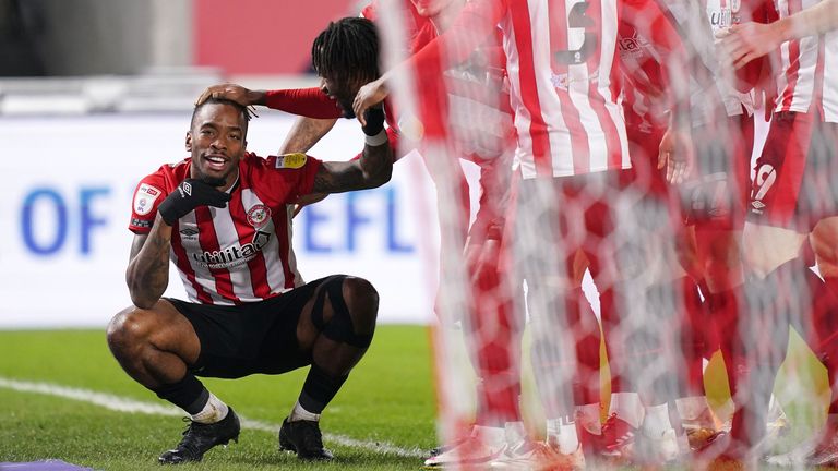 Brentford&#39;s Ivan Toney celebrates scoring their side&#39;s second goal of the game