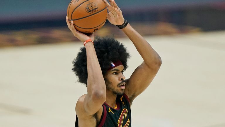 Cleveland Cavaliers' Jarrett Allen looks to pass against the Los Angeles Lakers (AP Photo/Tony Dejak)