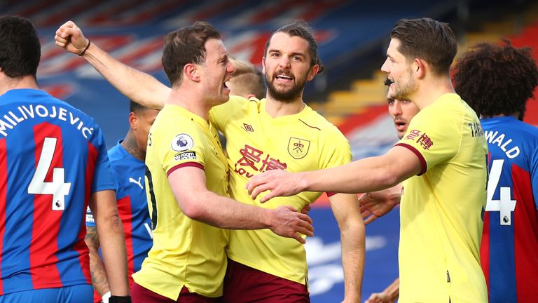 Burnley's Jay Rodriguez  celebrates with team-mates