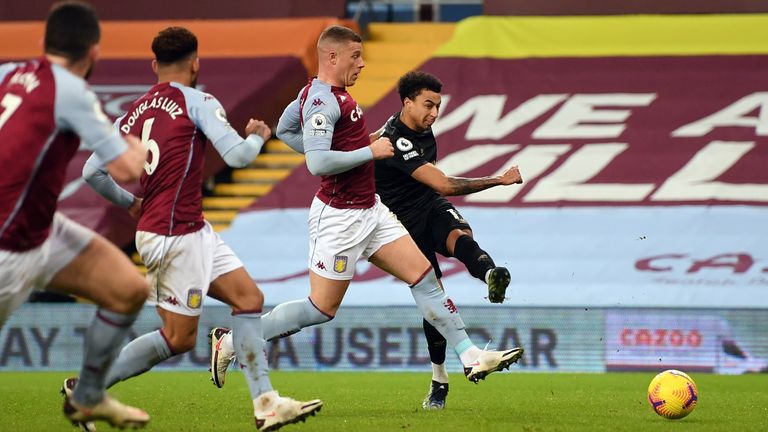 Jesse Lingard scores West Ham's second goal