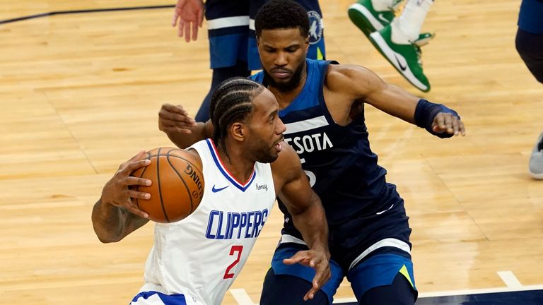 Los Angeles Clippers&#39; Kawhi Leonard drives around Minnesota Timberwolves&#39; Malik Beasley