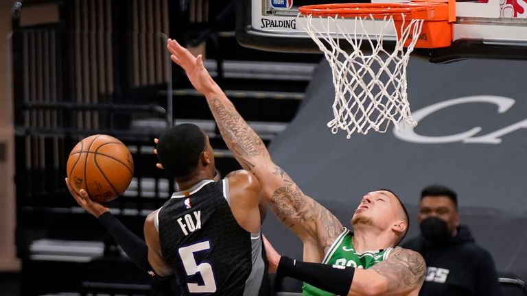 Sacramento Kings guard De&#39;Aaron Fox goes to the basket against Boston Celtics center Daniel Theis