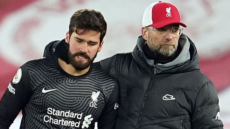 Alisson Becker avec Jurgen Klopp (PA)