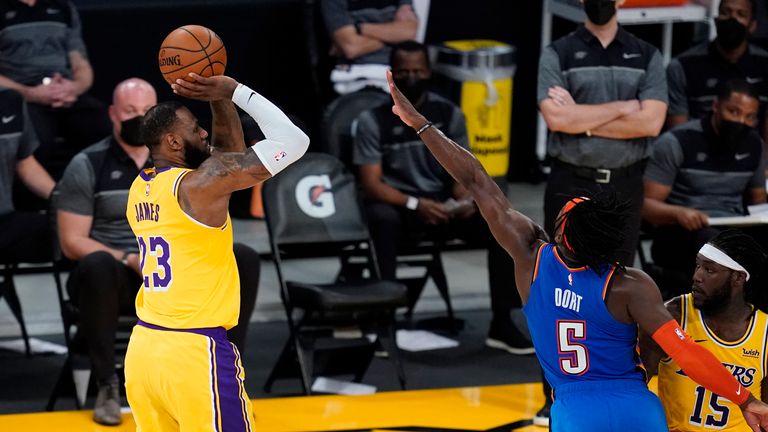 Los Angeles Lakers forward LeBron James makes a 3-pointer against the Oklahoma City Thunder