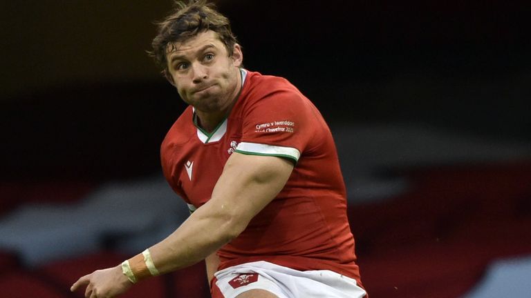 Leigh Halfpenny comienza como lateral en lugar de Liam Williams después de recuperarse de un espasmo en la espalda 