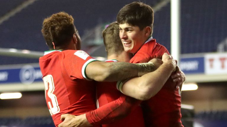 Wales&#39; Louis Rees-Zammit (right) celebrates scoring his side&#39;s fourth try against Scotland