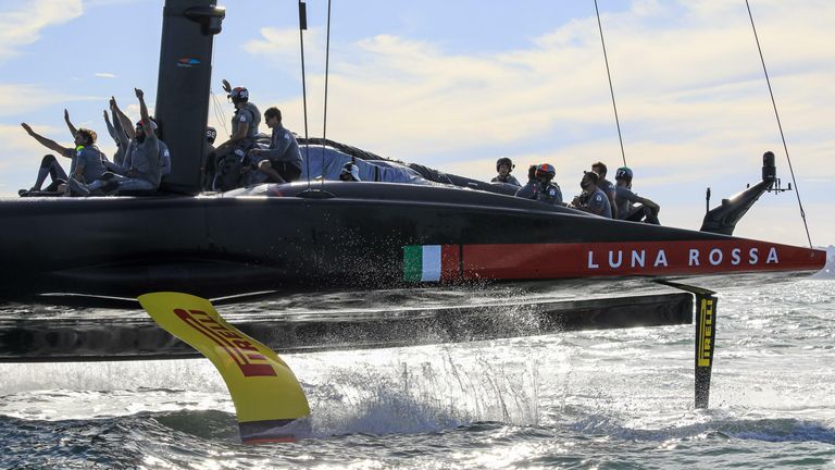 Luna Rossa Prada Pirelli celebrating on the water (Image - COR 36 | Studio Borlenghi)