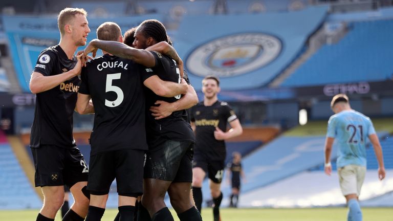 Michail Antonio celebrates with his teammates (AP)