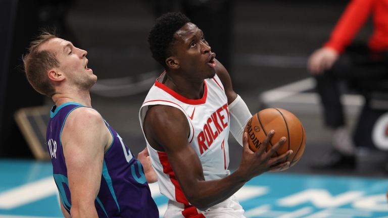 Houston Rockets guard Victor Oladipo, right, drives to the basket past Charlotte Hornets center Cody Zeller in the first half of an NBA basketball game in Charlotte, N.C., Monday, Feb. 8, 2021. (AP Photo/Nell Redmond)


