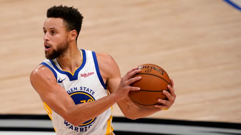 Golden State Warriors&#39; Stephen Curry advances the ball up court in an NBA basketball game against the Dallas Mavericks in Dallas, Saturday, Feb. 6, 2021. (AP Photo/Tony Gutierrez)


