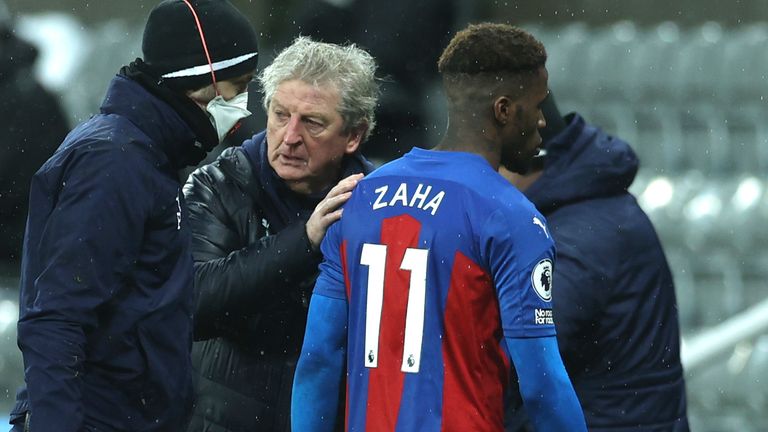Roy Hodgson consoles Zaha after he was forced off through injury