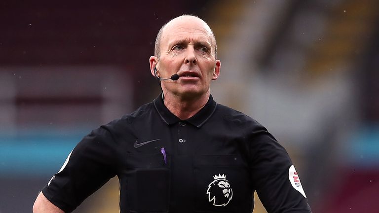 PA - Mike Dean referee