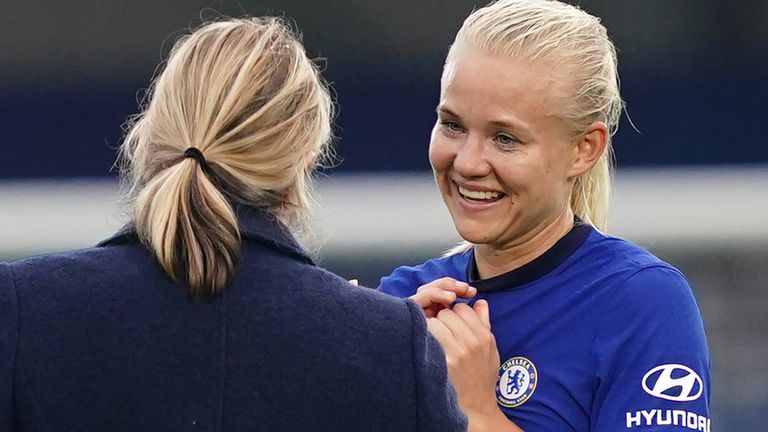 Pernille Harder a fait l'éloge de la configuration de Chelsea, championne de la WSL
