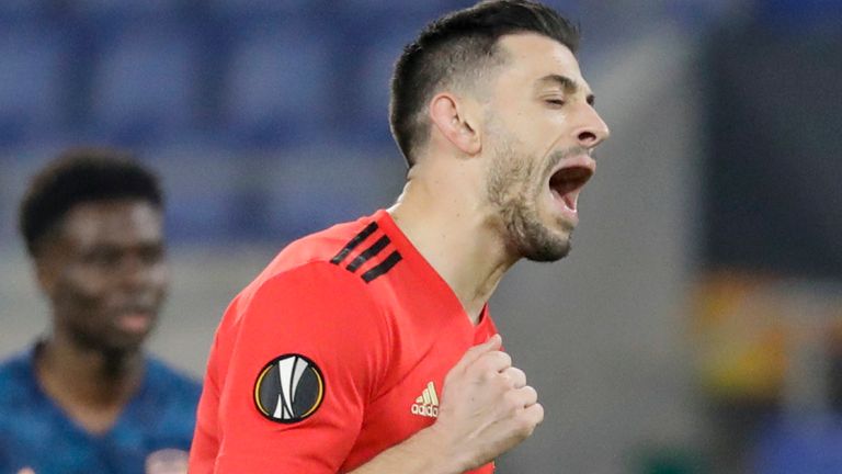 Pizzi celebrates his penalty for Benfica