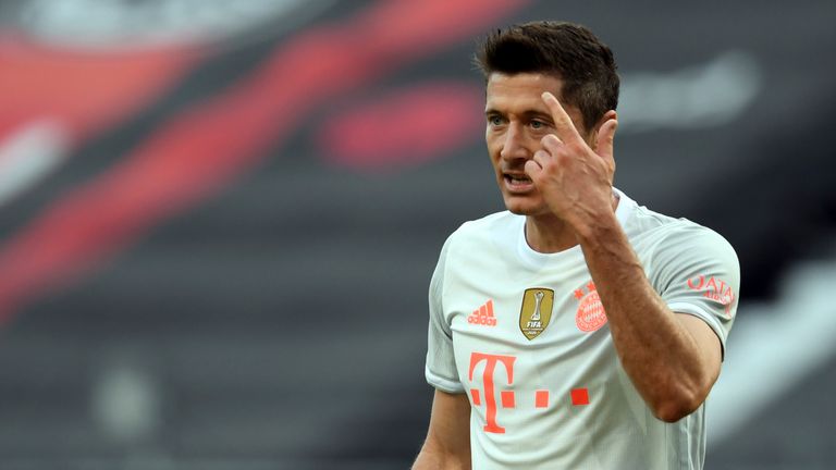 Robert Lewandowski reacts after defeat to Eintracht Frankfurt