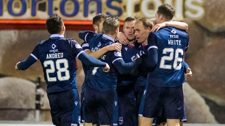 Ross County celebrate Billy McKay's late winner at Hamilton