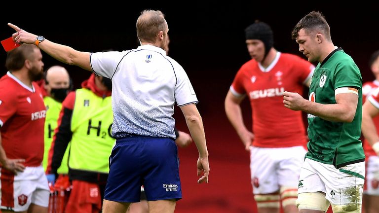 Peter O'Mahony is sent off by referee Wayne Barnes