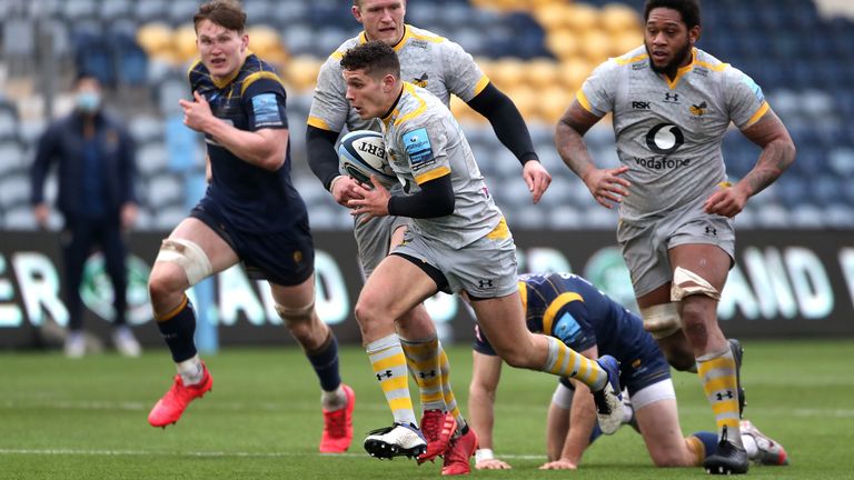 Wasps' Sam Wolstenholme breaks away from the Worcester defence