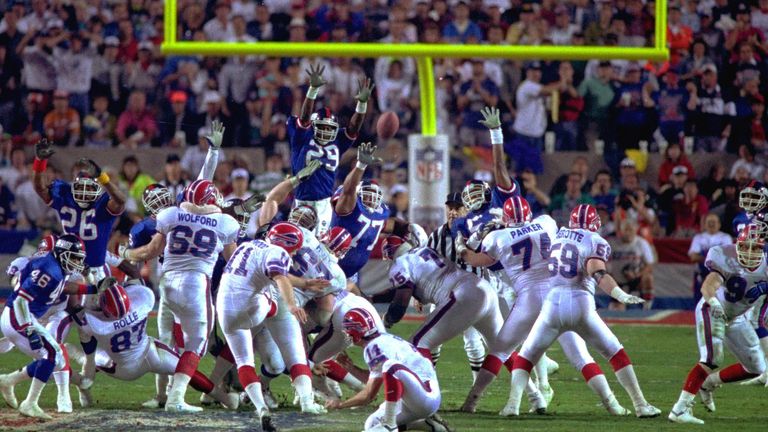 Bills kicker Scott Norwood misses wide right with his game-winning field goal attempt in Super Bowl XXV