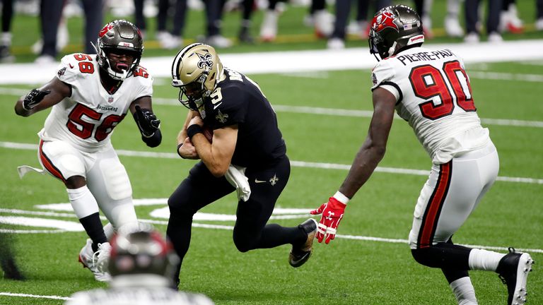 New Orleans Saints quarterback Drew Brees (9) runs the ball in-between Tampa Bay Buccaneers linebackers Shaquil Barrett (58) and Jason Pierre-Paul (90) during an NFL football game, Sunday, Sept. 13, 2020, in New Orleans. (AP Photo/Tyler Kaufman)