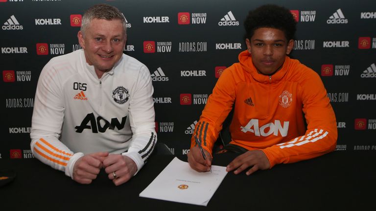 Shola Shoretire has signed his first professional Manchester United contract