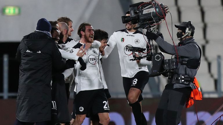 Spezia players celebrate during the victory