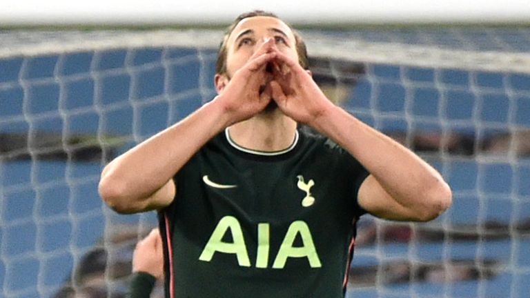 Tottenham Hotspur&#39;s Harry Kane looks dejected against Manchester City&#39;