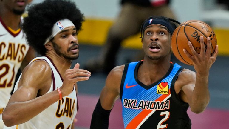 Oklahoma City Thunder&#39;s Shai Gilgeous-Alexander drives to the basket against Cleveland Cavaliers&#39; Jarrett Allen 