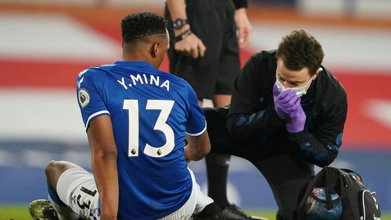 Yerry Mina was forced off early on with a suspected calf injury