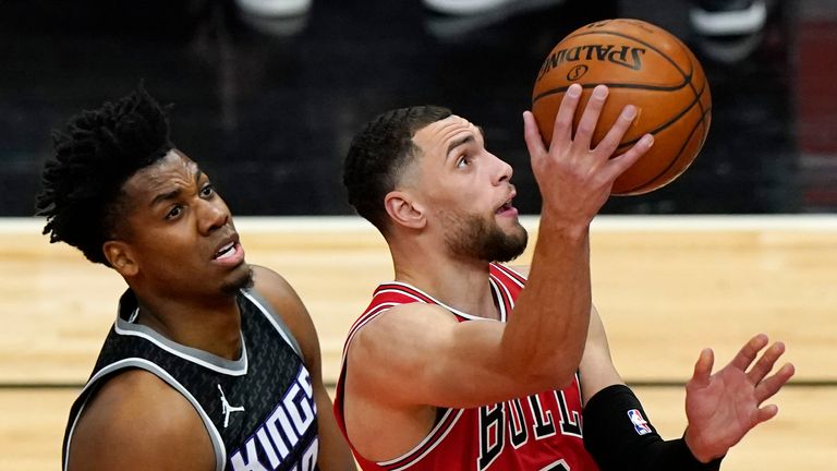 Chicago Bulls guard Zach LaVine drives to the basket past Sacramento Kings center Hassan Whiteside