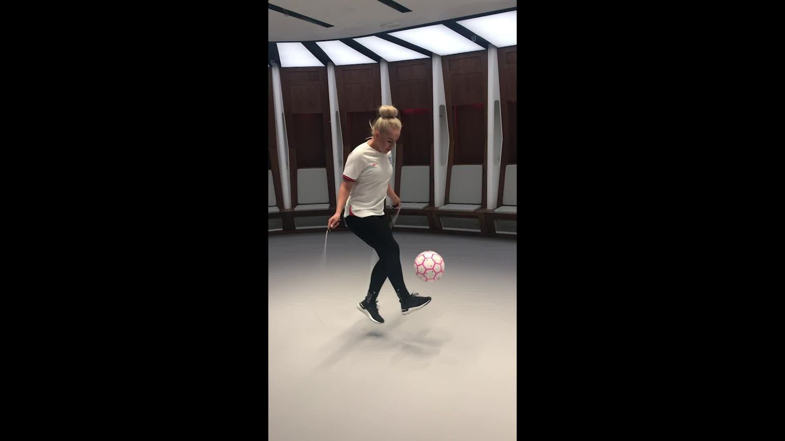 A world record for keepyuppies while skipping! Football News Sky