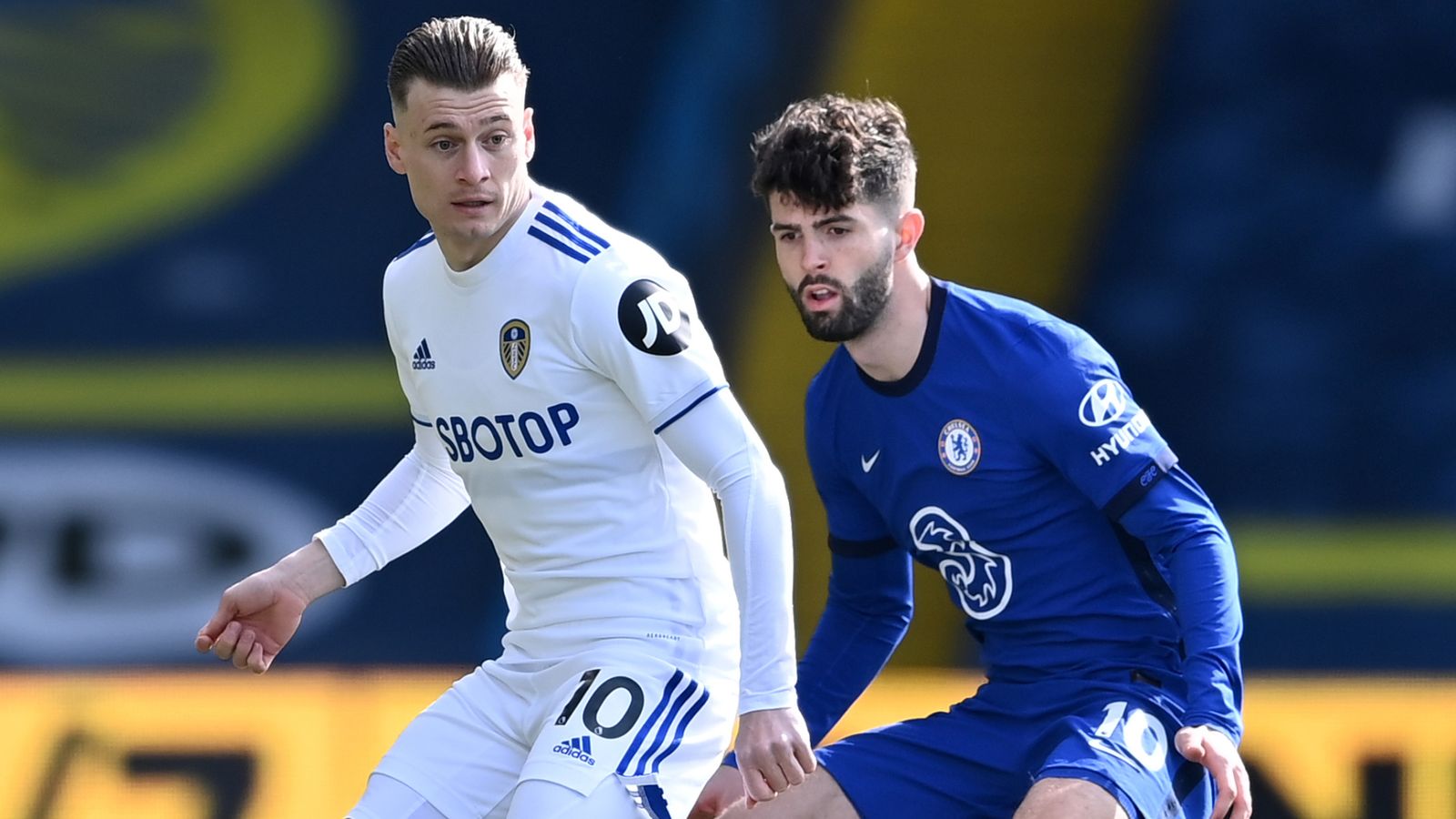 Leeds 0-0 Chelsea: Tyler Roberts ruší a naráža do brvna na Island Road  futbalové správy