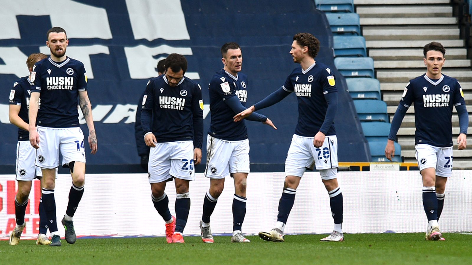 Финал кубка английской футбольной лиги 2023. Лутон англия. Millwall training. Тахила халл. Халл миллуолл.