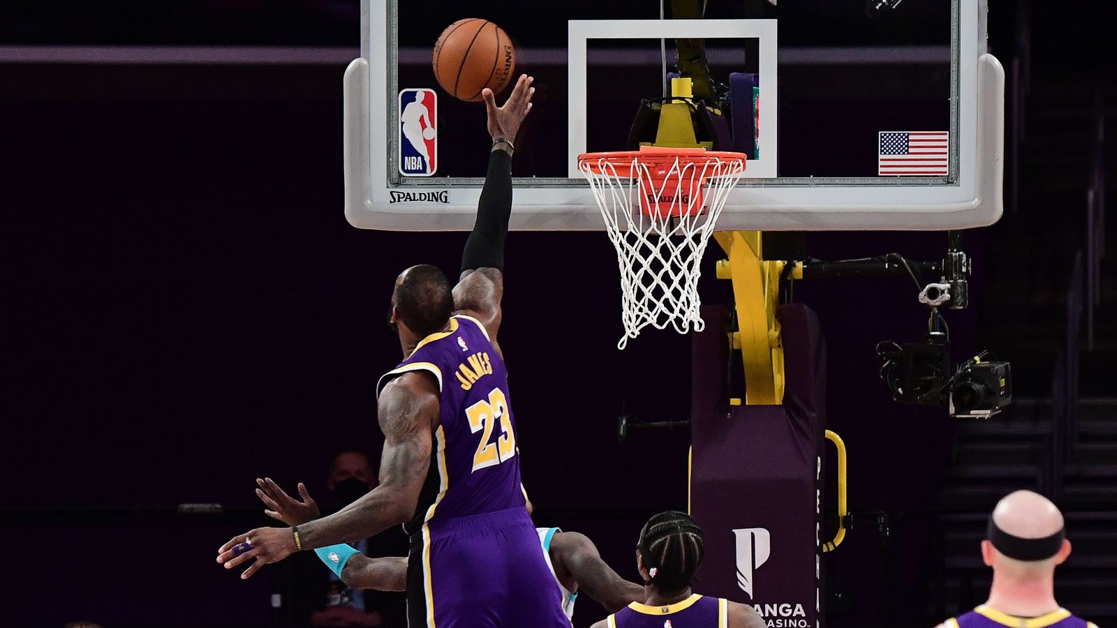 lebron dunk 2021