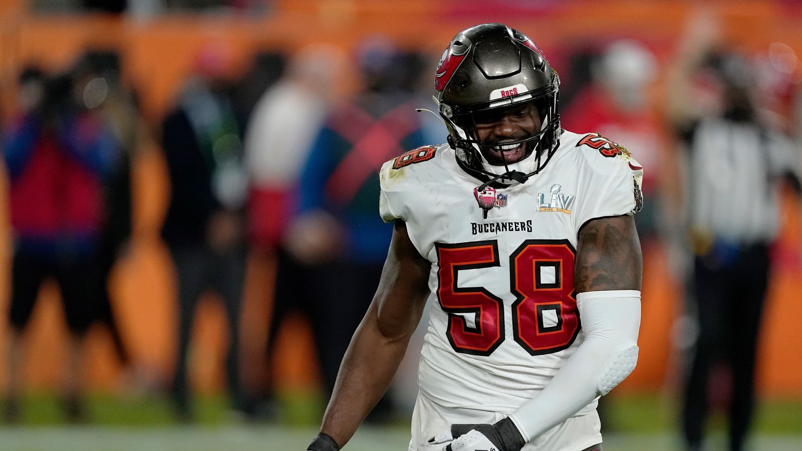 Shaquil Barrett: Tampa Bay Buccaneers re-sign linebacker to four-year, $72m  deal | NFL News | Sky Sports