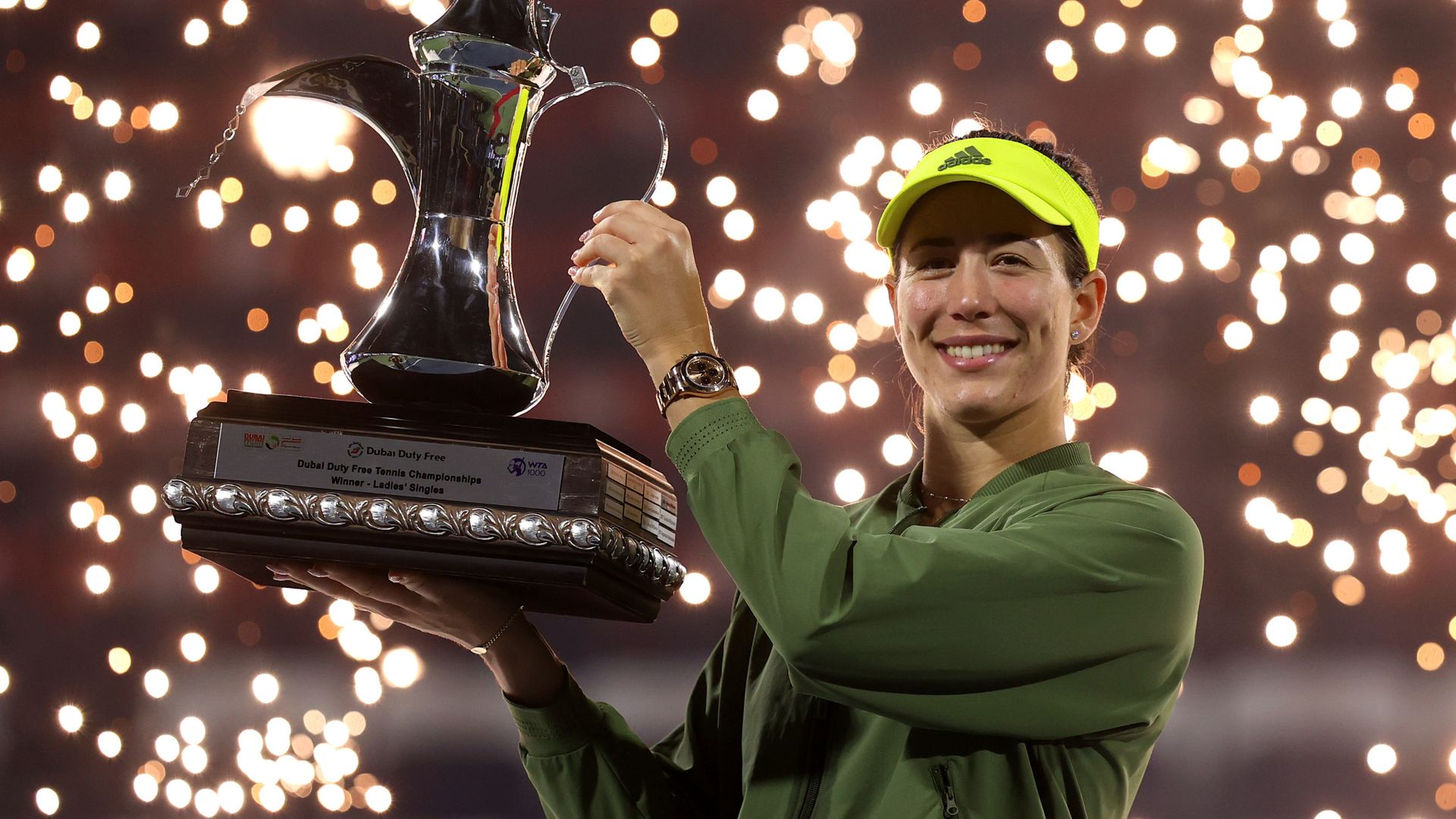 Muguruza ends trophy drought with victory in Dubai