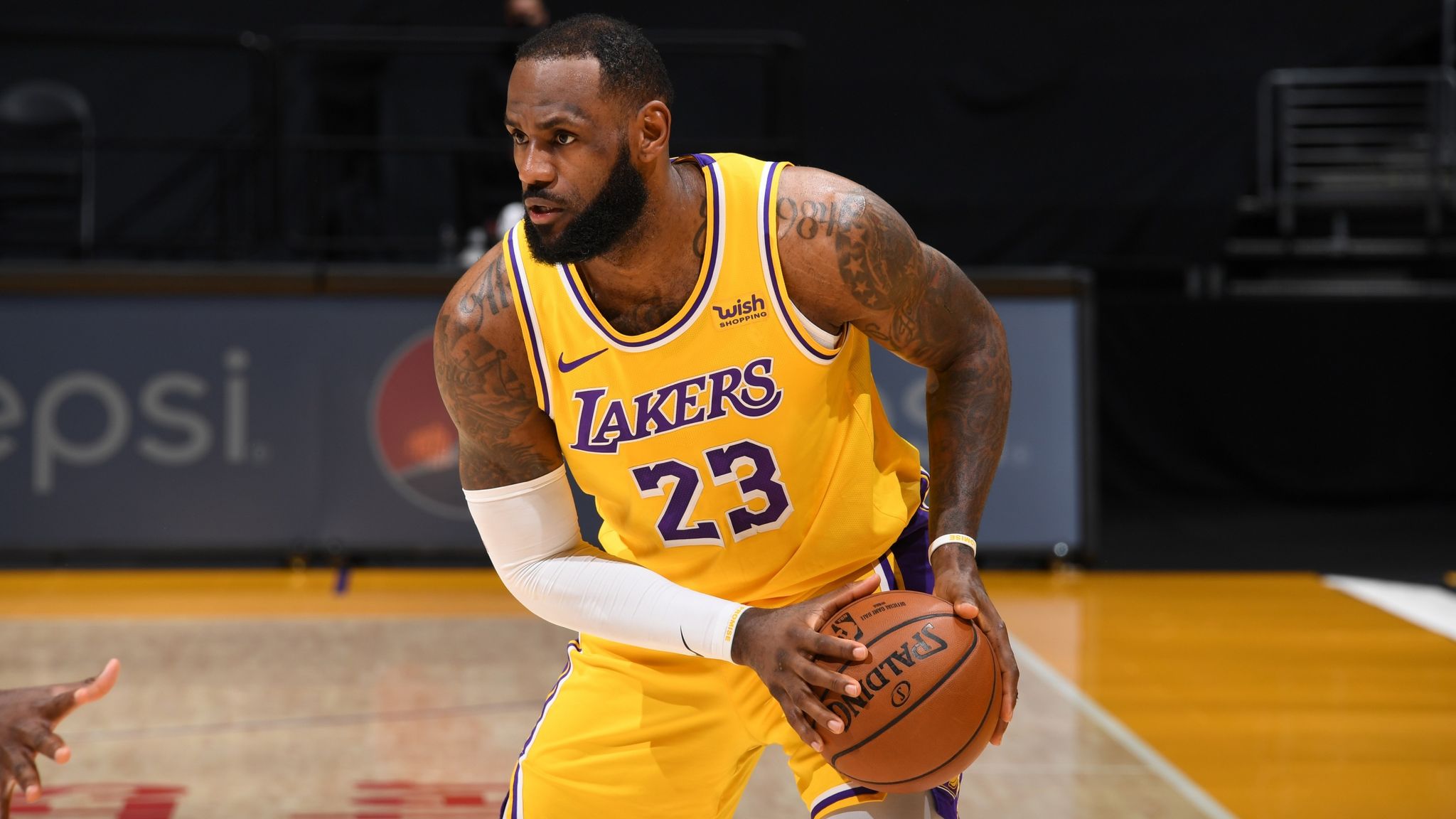 LeBron James' No. 23 Lakers Jersey Is Selling out