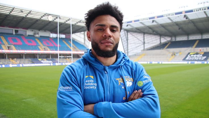 Kyle Eastmond has signed a two-year deal to return to rugby league with Leeds