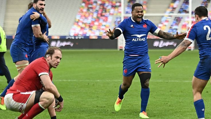 Alun Wyn Jones is dejected as France celebrate their winning try