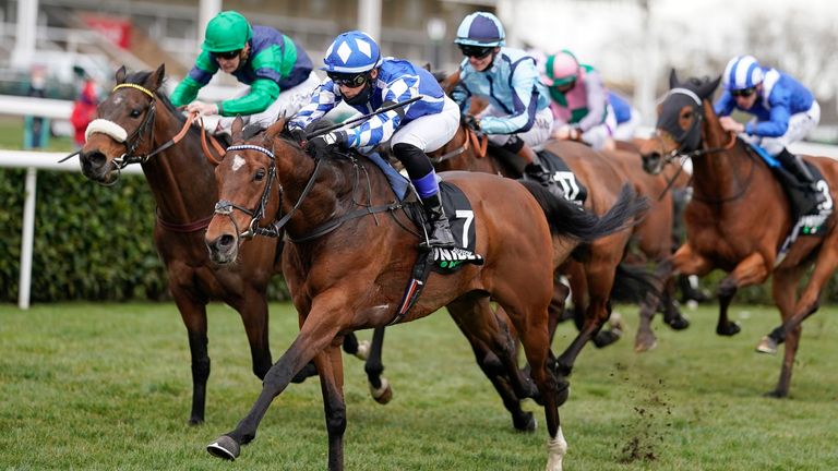 Benoit de la Sayette riding Haqeeqy (blue/white) win The Unibet Lincoln