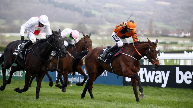 Put The Kettle On ridden by Aidan Coleman holds on from Nube Negra