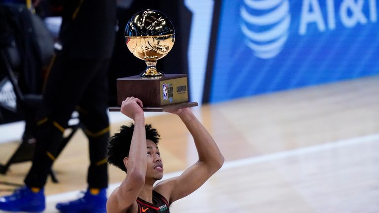 Anfernee Simons edged out Obi Toppin in the championship round to win the 2021 AT&T Slam Dunk Contest.